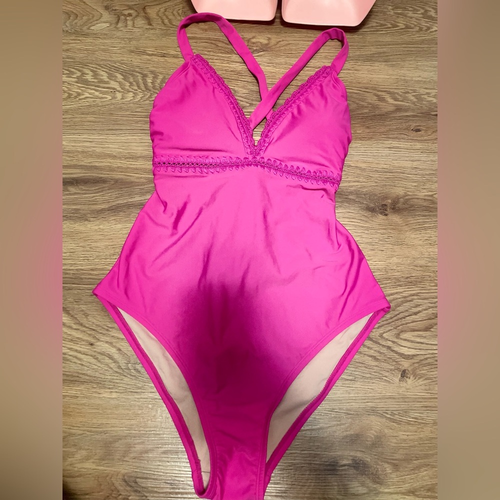 Women's Crochet Shell Stitch Medium Coverage One Piece Swimsuit - Kona Sol